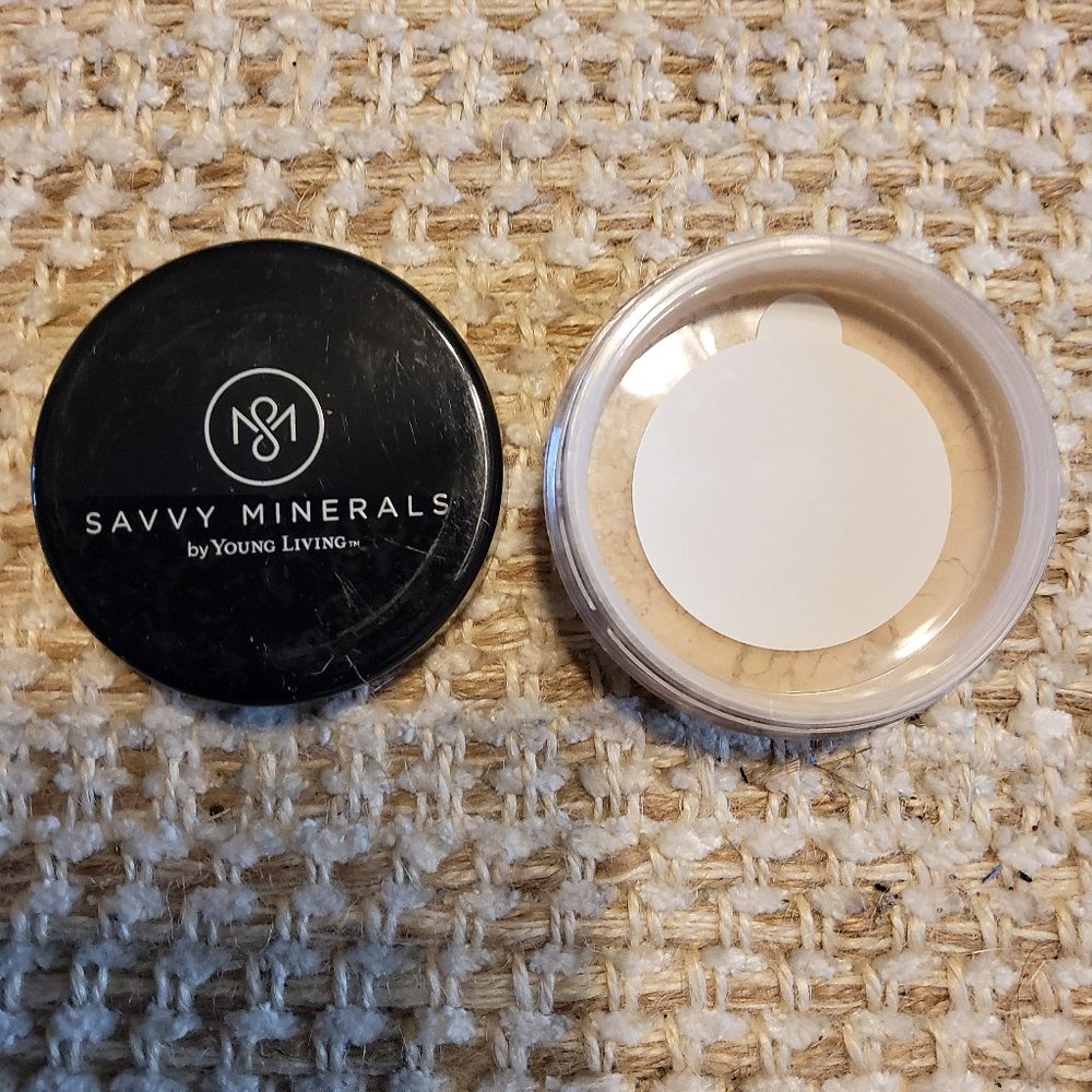 Savvy Minerals foundation -- warm #1